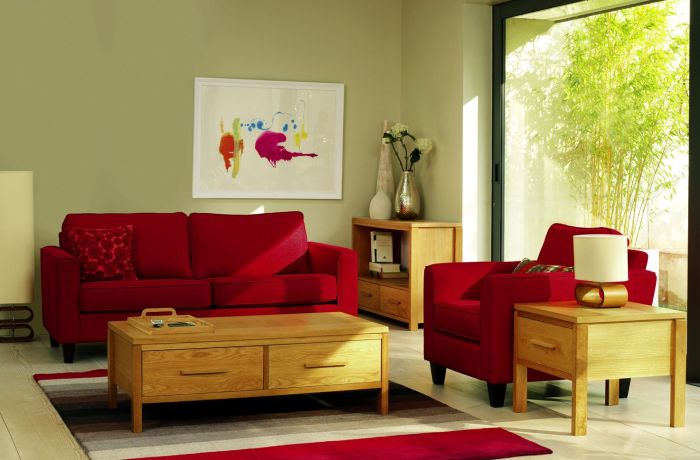 Wohnzimmer einrichten rotes sofa